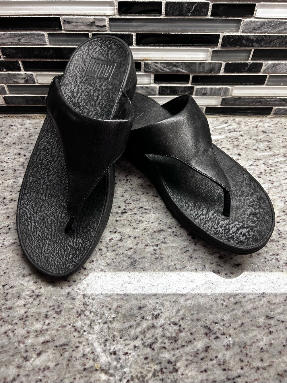 FitFlop Women's Black Leather Thong Sandals